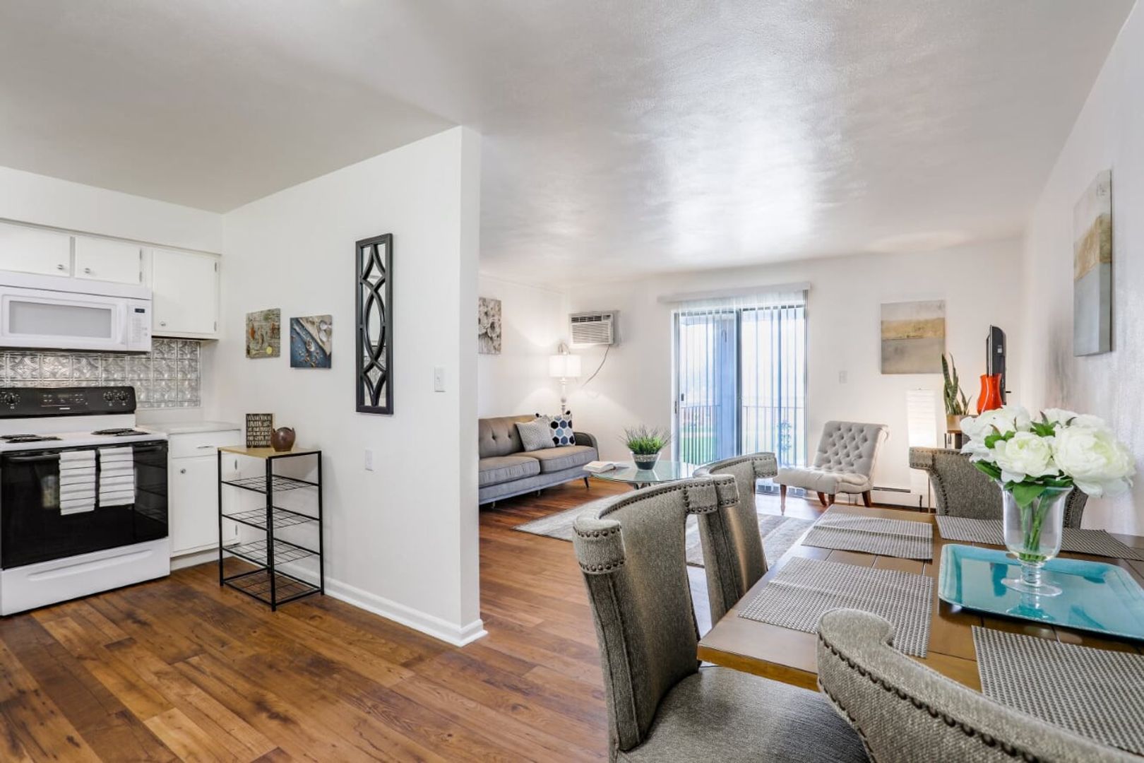 Centerville Apartment: 117-E Maple Ave