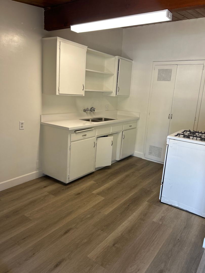 Panorama City Apartment: 14666 Blythe St