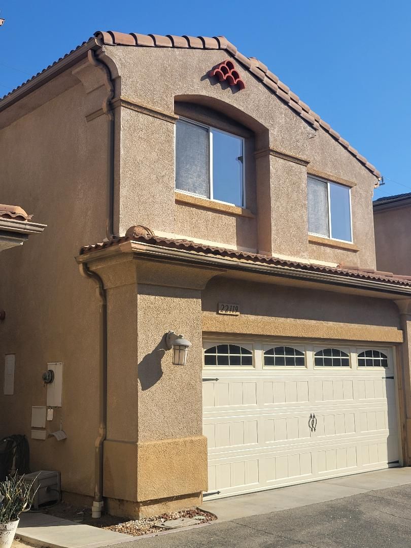 Canoga Park Townhome: 22119 Cajun Ct