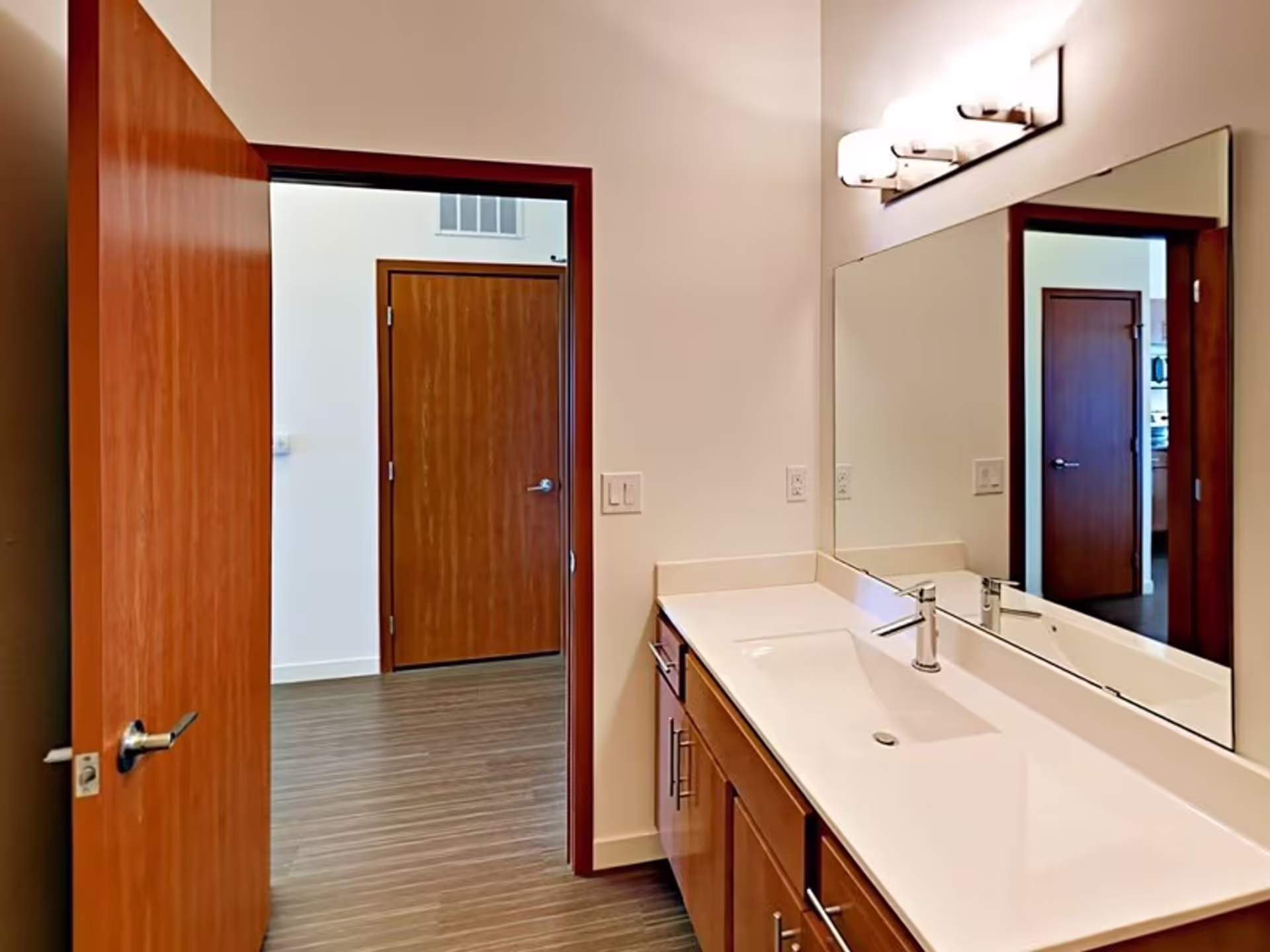 2F - Unit 515 photo thumbnail 19