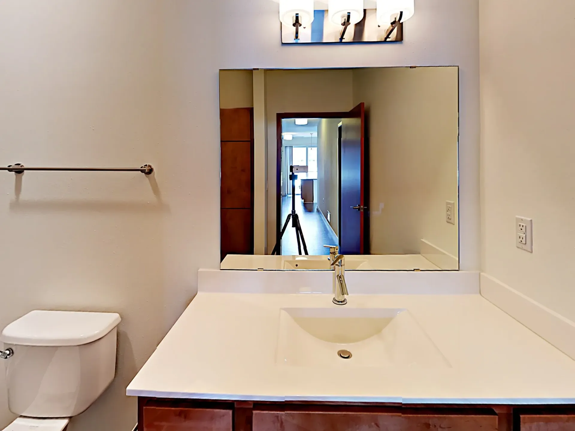 2F - Unit 515 photo thumbnail 17