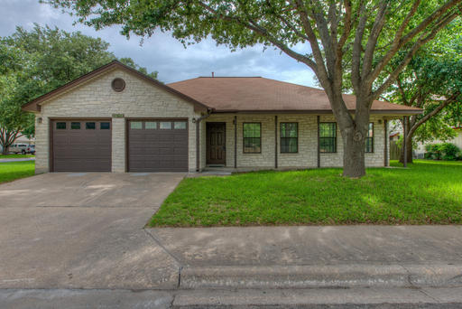 Wonderful single story stone home in quiet cul-de-sac. – photo 1