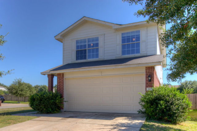 Spacious 3 bedroom 2.5 bath in Round Rock. 