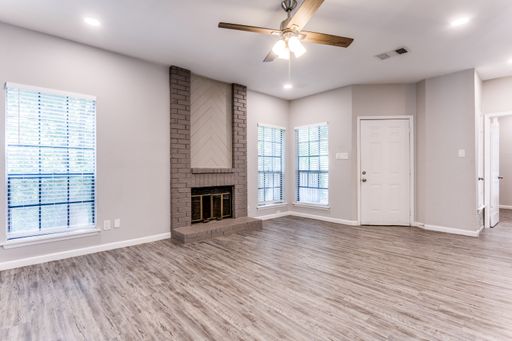MOVE IN SPECIAL - 4 WEEKS FREE PRORATED ON 18/MO LEASE - MUST MOVE IN BY 10/5! Great remodeled unit located in North Austin just off Braker Lane on a cul-de-sac. – photo 1