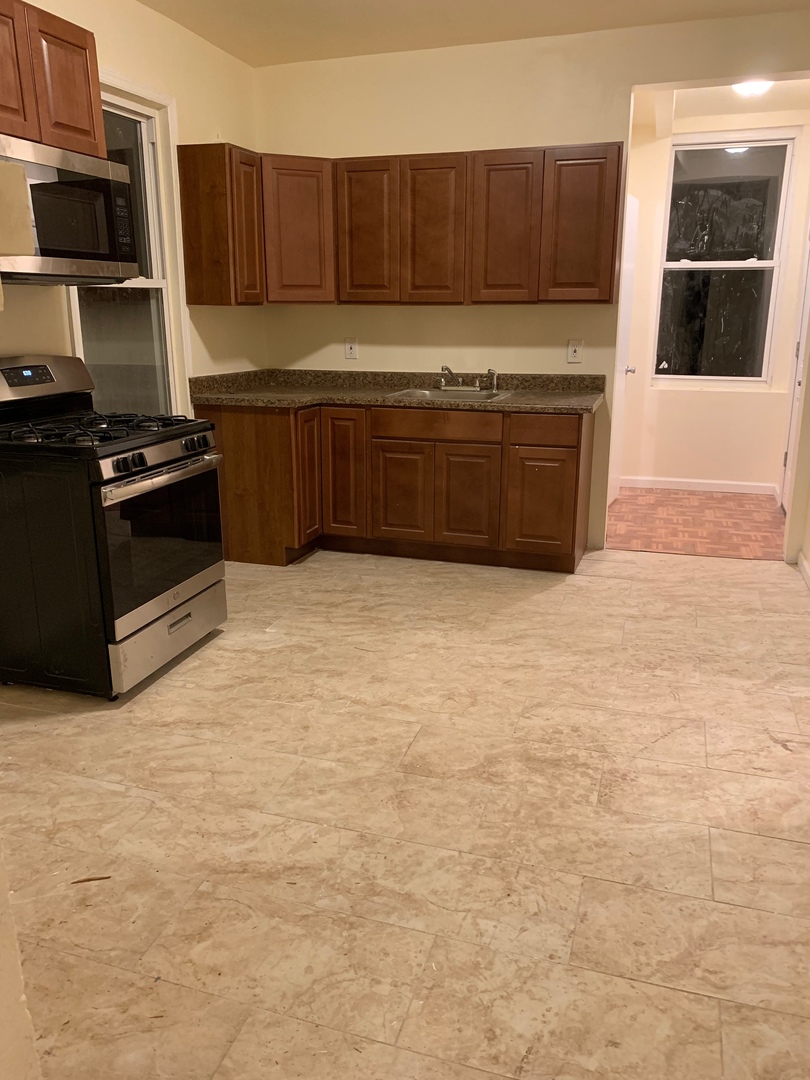 Newark Apartment: 79 Winans Avenue