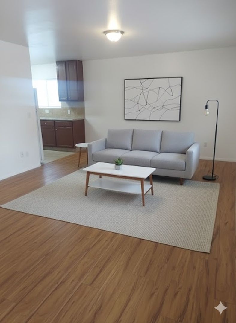 Los Angeles Apartment: 717 S. Manhattan Pl.,