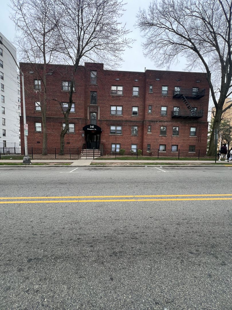 East Orange Apartment: 242 Prospect Street