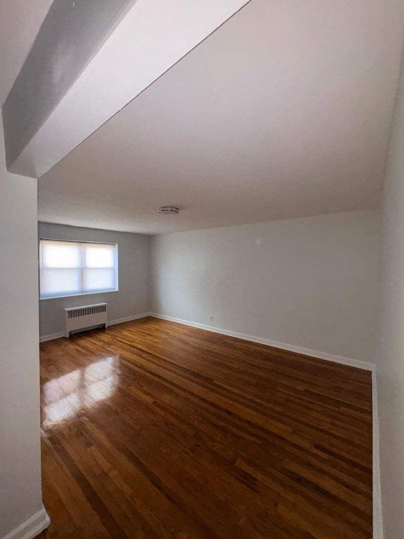 East Orange Apartment: 242 Prospect Street