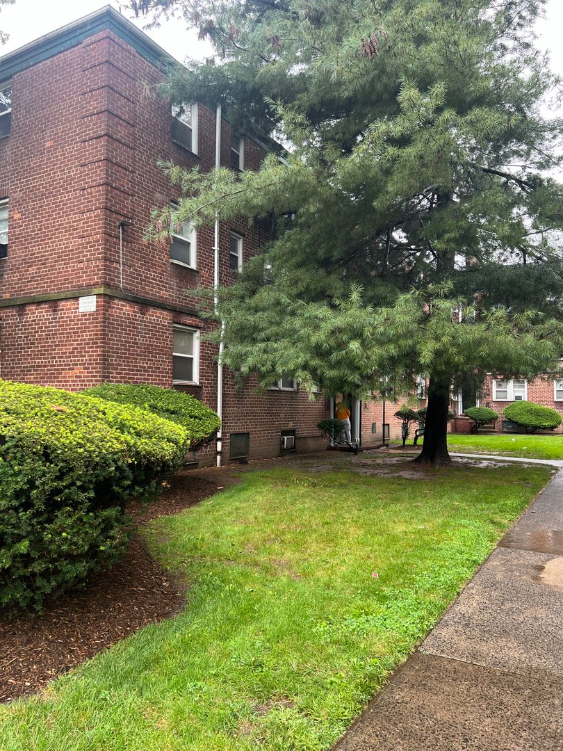 East Orange Apartment: 151 South Munn Ave.