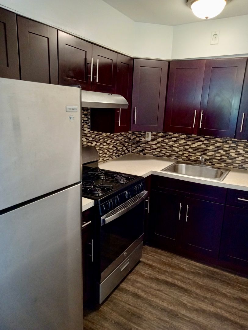Fairview Apartment: 91 Hamilton Ave.