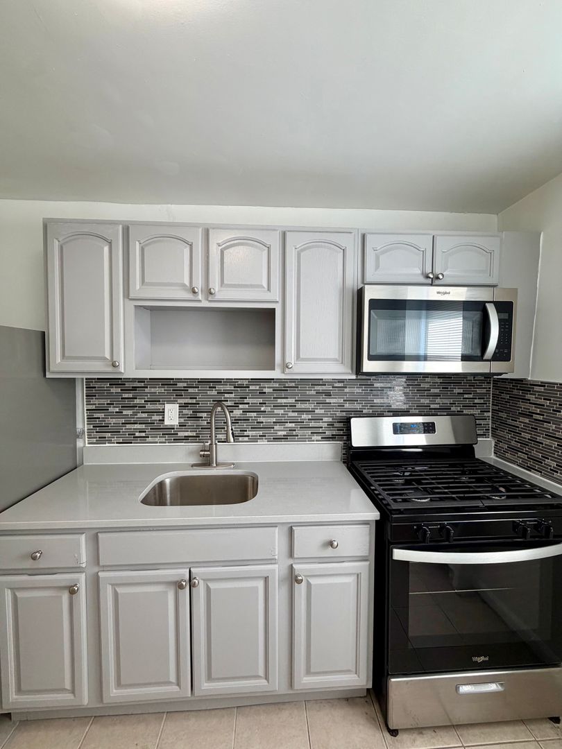 East Orange Apartment: 242 Prospect Street