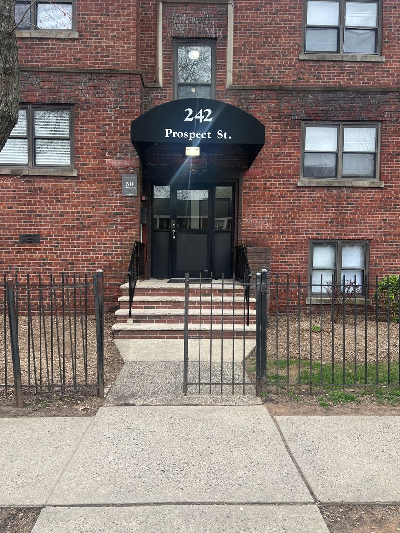 East Orange Apartment: 242 Prospect Street