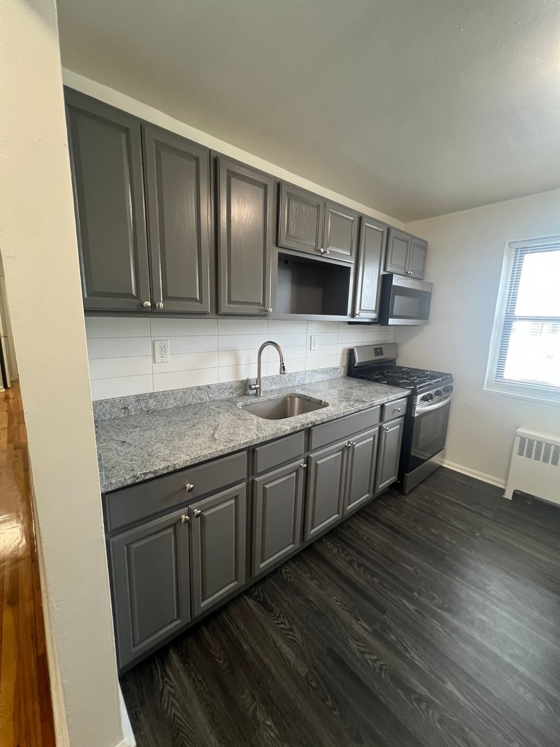 East Orange Apartment: 242 Prospect Street