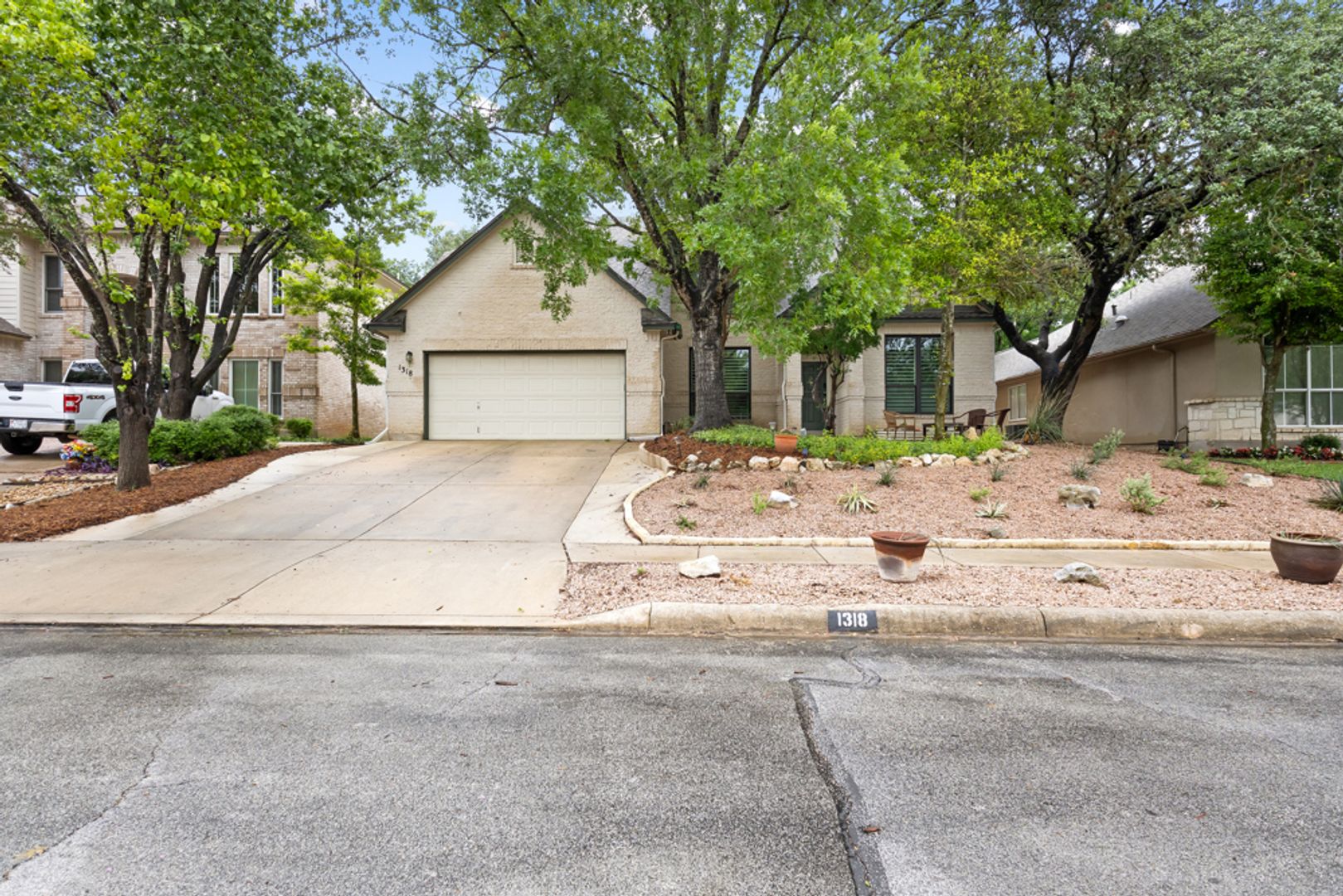 San Antonio House: 1318 Barton Creek