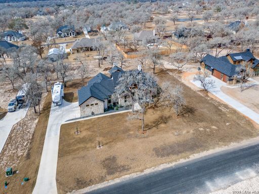 196 Bobby Lynn Dr, Adkins, TX 78101