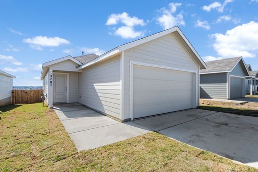 3707 Moon Hill Rd, Marion, TX 78124