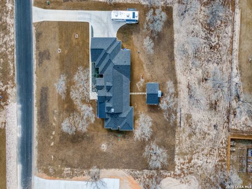 196 Bobby Lynn Dr, Adkins, TX 78101