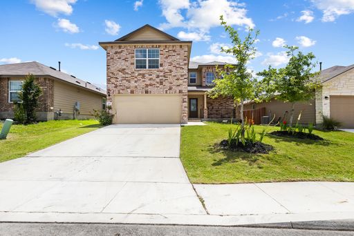 Charming Home Awaits: Spacious & Modern Living in a Prime Location – photo 1