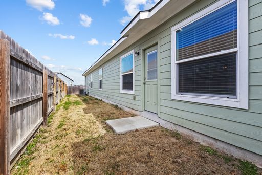 636 Heathers Way, Seguin, TX 78155