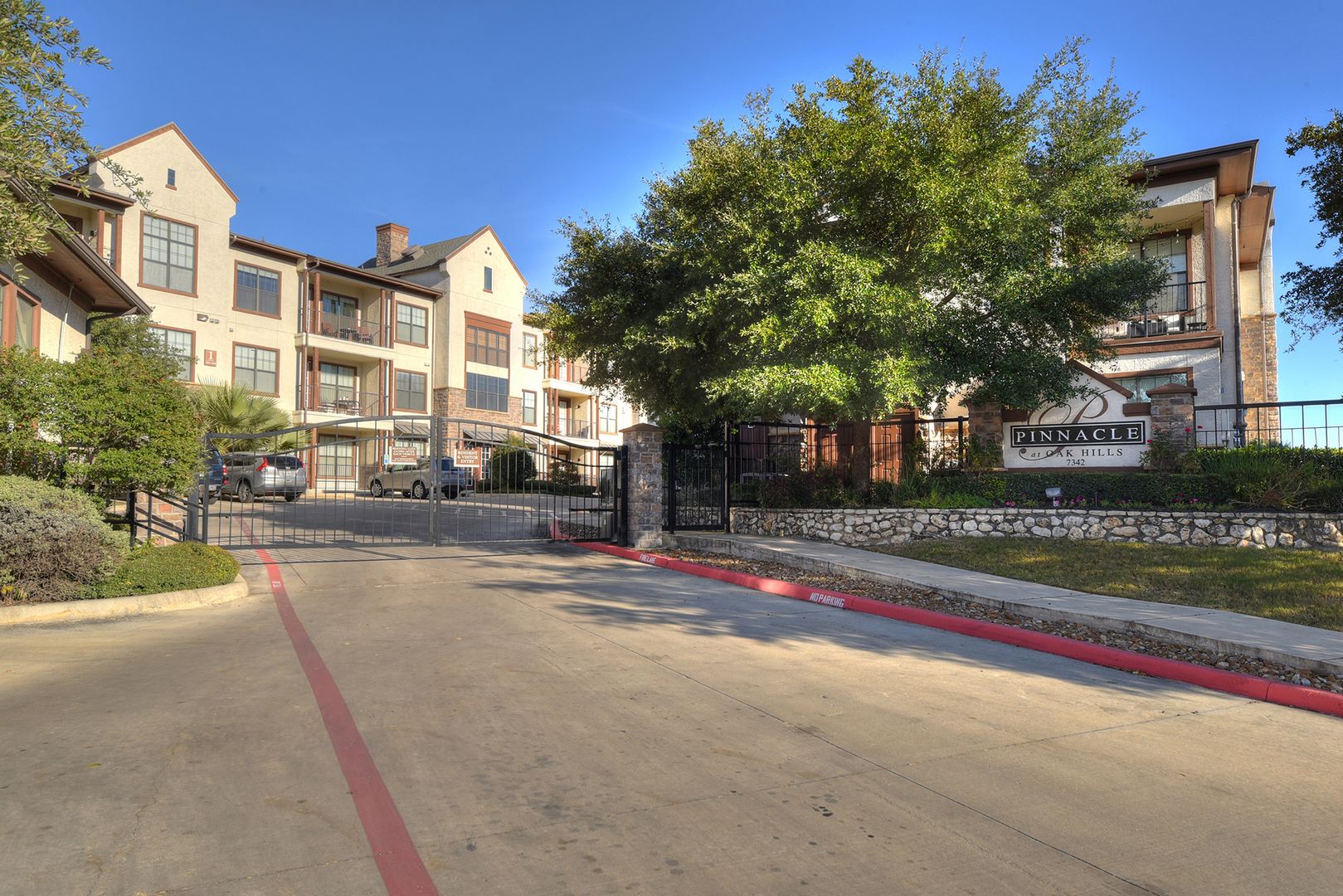 San Antonio House: 7342 Oak Manor Dr #7104