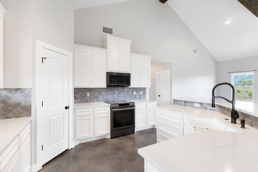 4574 Bump Gate Rd, Pipe Creek, TX 78063