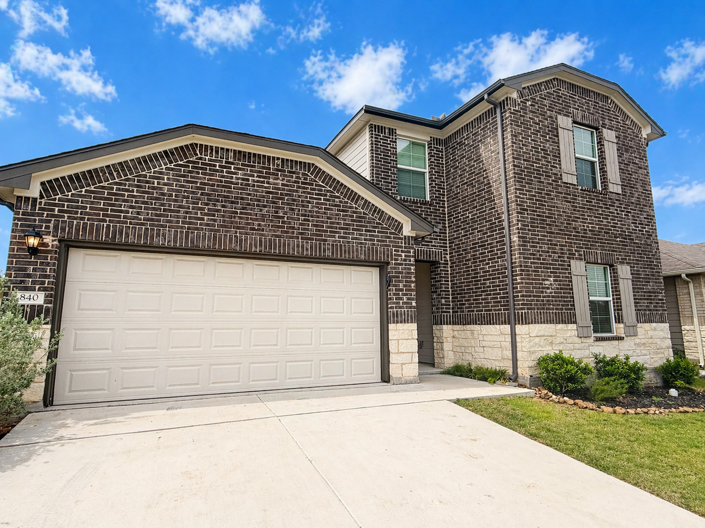 Seguin House: 840 Nodding Nixie