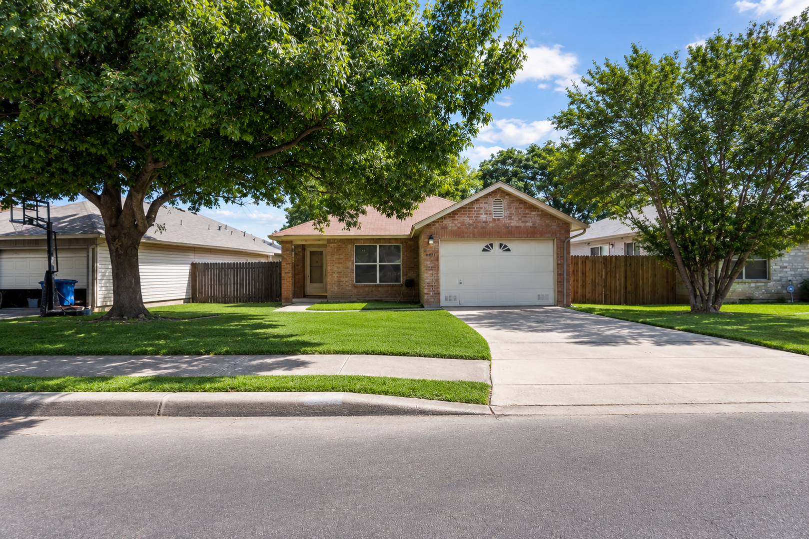San Antonio House: 9919 Alexa Place