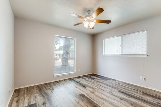 827 Spring Park Dr, San Antonio, TX 78227