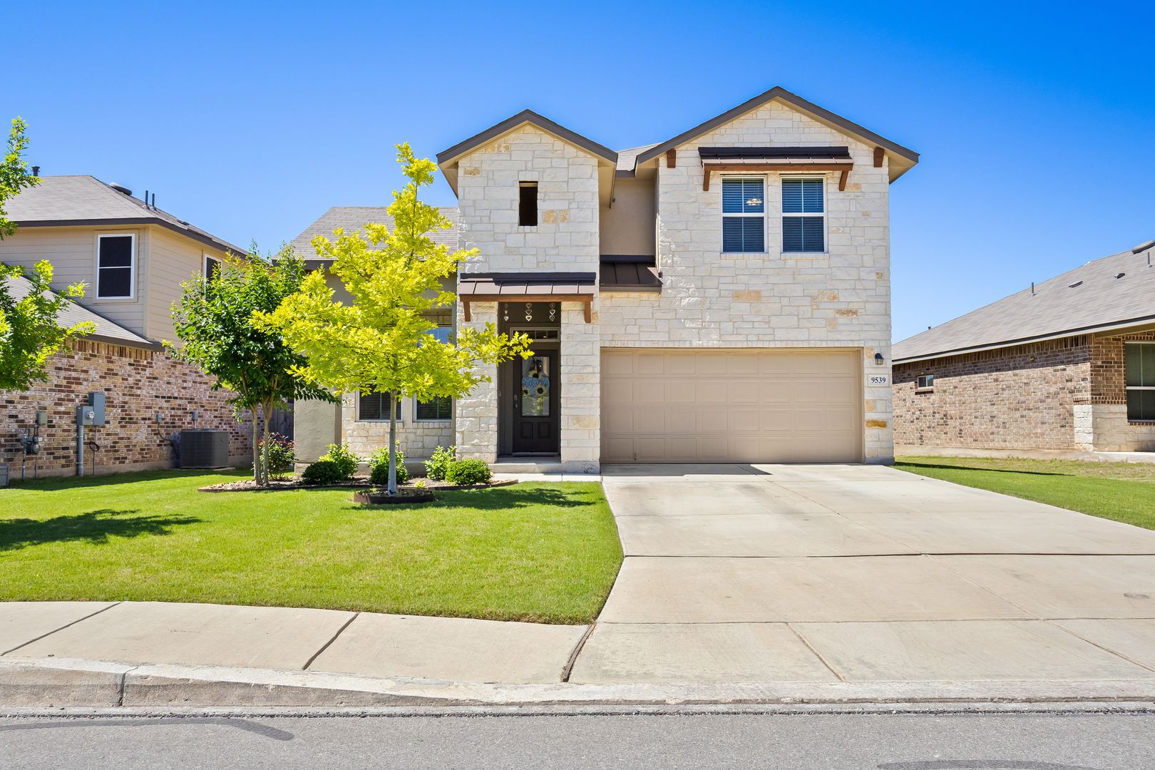 San Antonio House: 9539 Bicknell Sedge