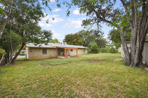 185 Oklahoma Ave., New Braunfels, TX 78130
