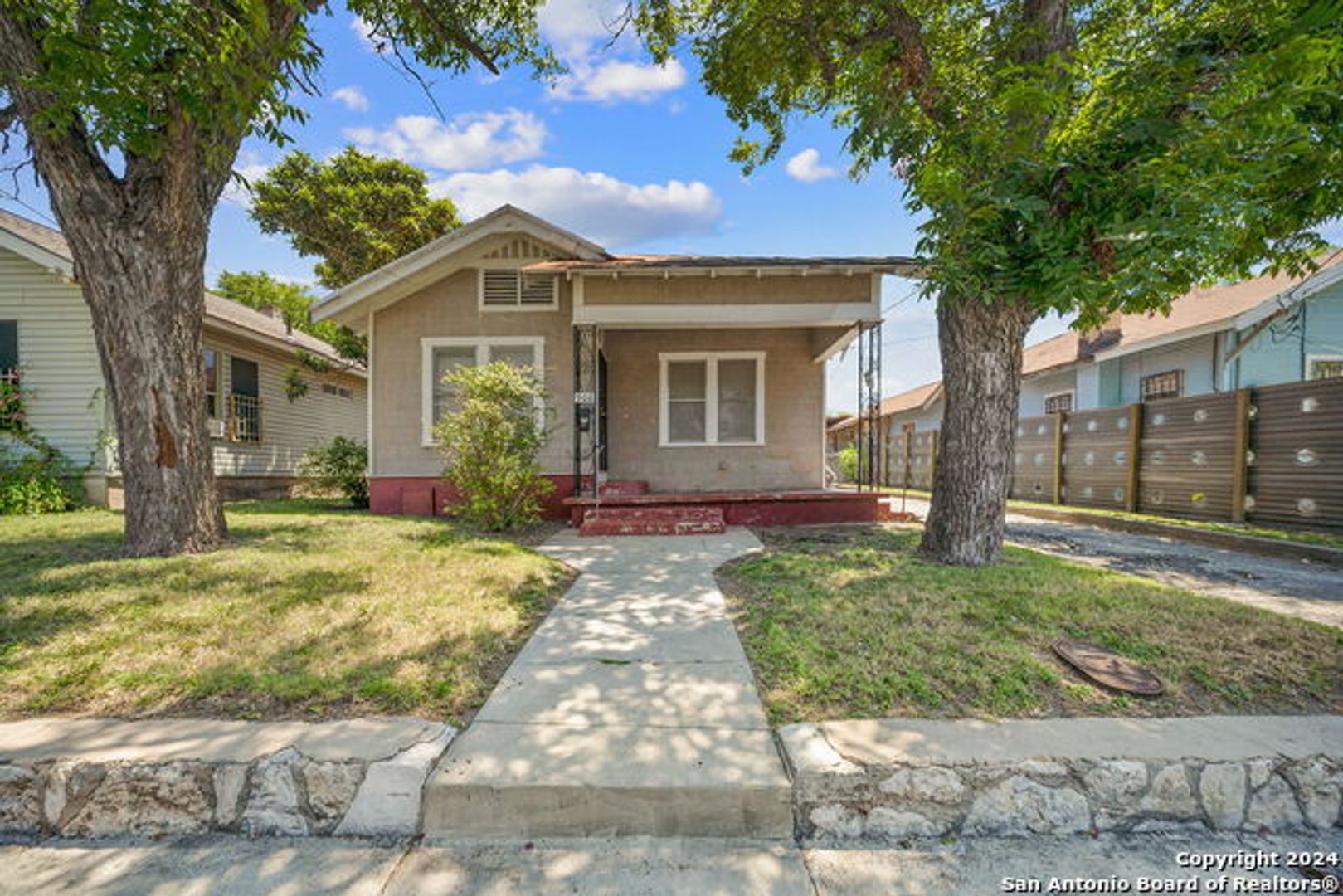 San Antonio House: 906 Gevers St