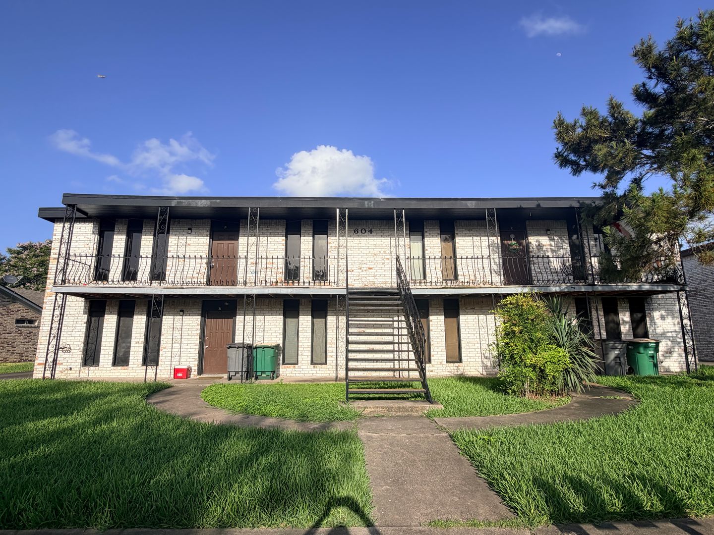 Victoria House: 604 D Sherwood