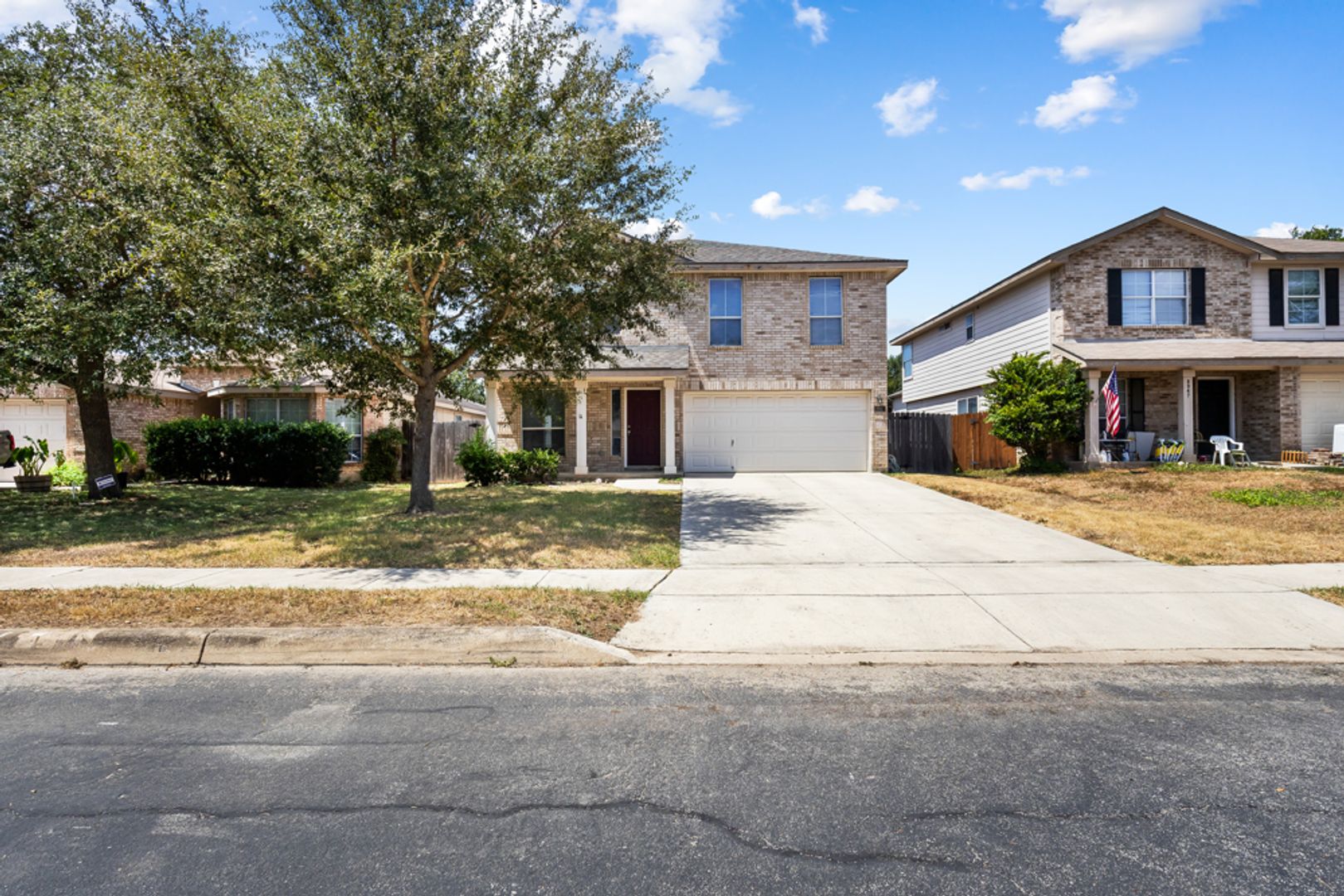 Universal City House: 8943 Walnut Springs