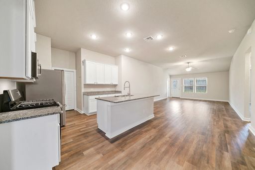 6106 Rio Piedra Dr, San Antonio, TX 78247