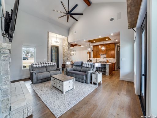 196 Bobby Lynn Dr, Adkins, TX 78101