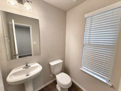 2432 Ayers Dr, Seguin, TX 78155