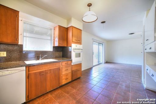 3223 Oakleaf Dr, San Antonio, TX 78209