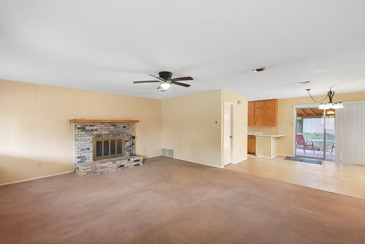185 Oklahoma Ave., New Braunfels, TX 78130