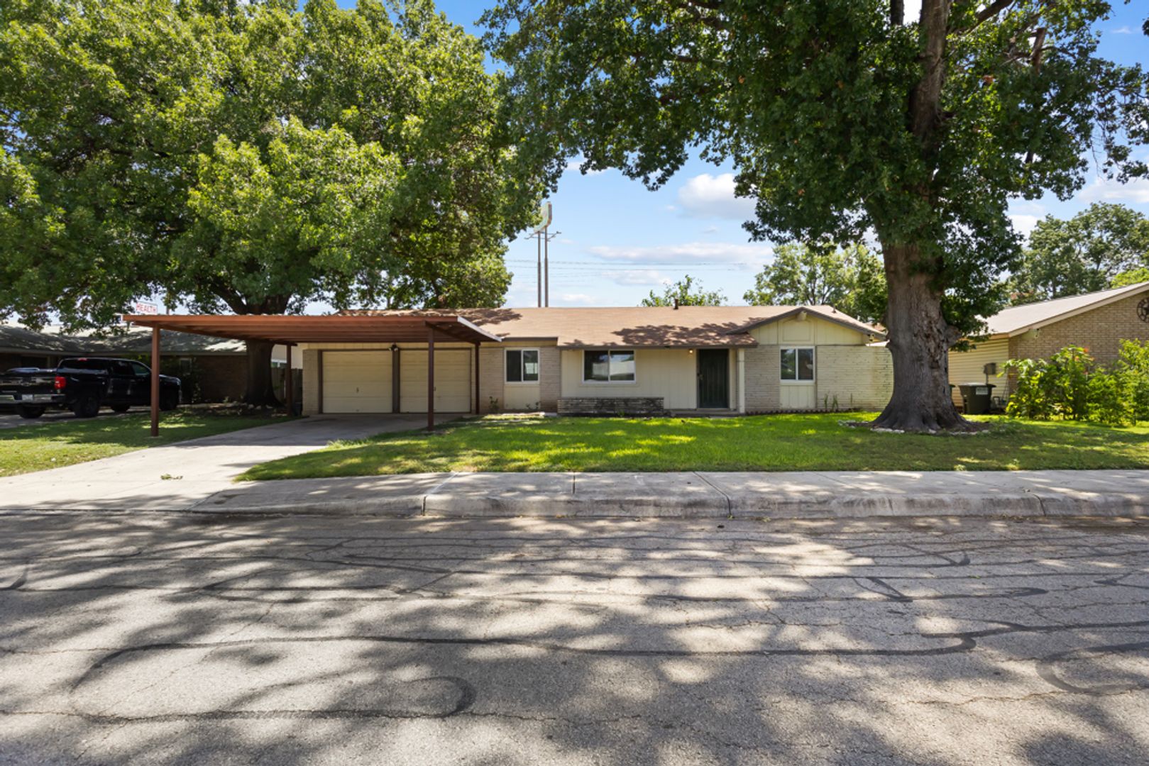 San Antonio House: 8810 Garden Quarter