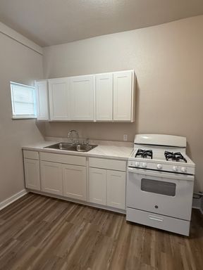 206 E. Sabine, Victoria, TX 77901
