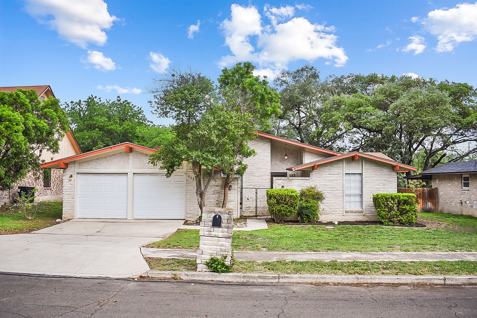 San Antonio House: 6023 Kinman