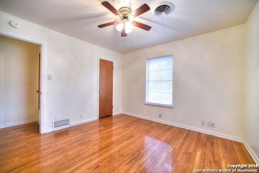 3223 Oakleaf Dr, San Antonio, TX 78209