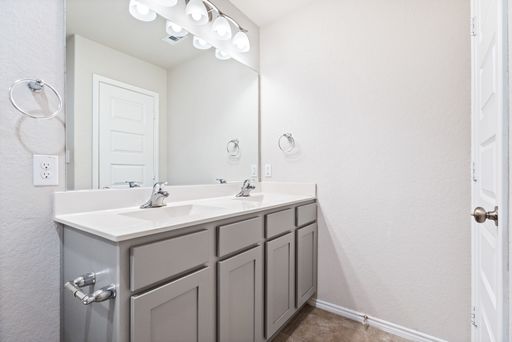 2432 Ayers Dr, Seguin, TX 78155