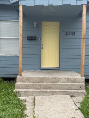 206 E. Sabine, Victoria, TX 77901