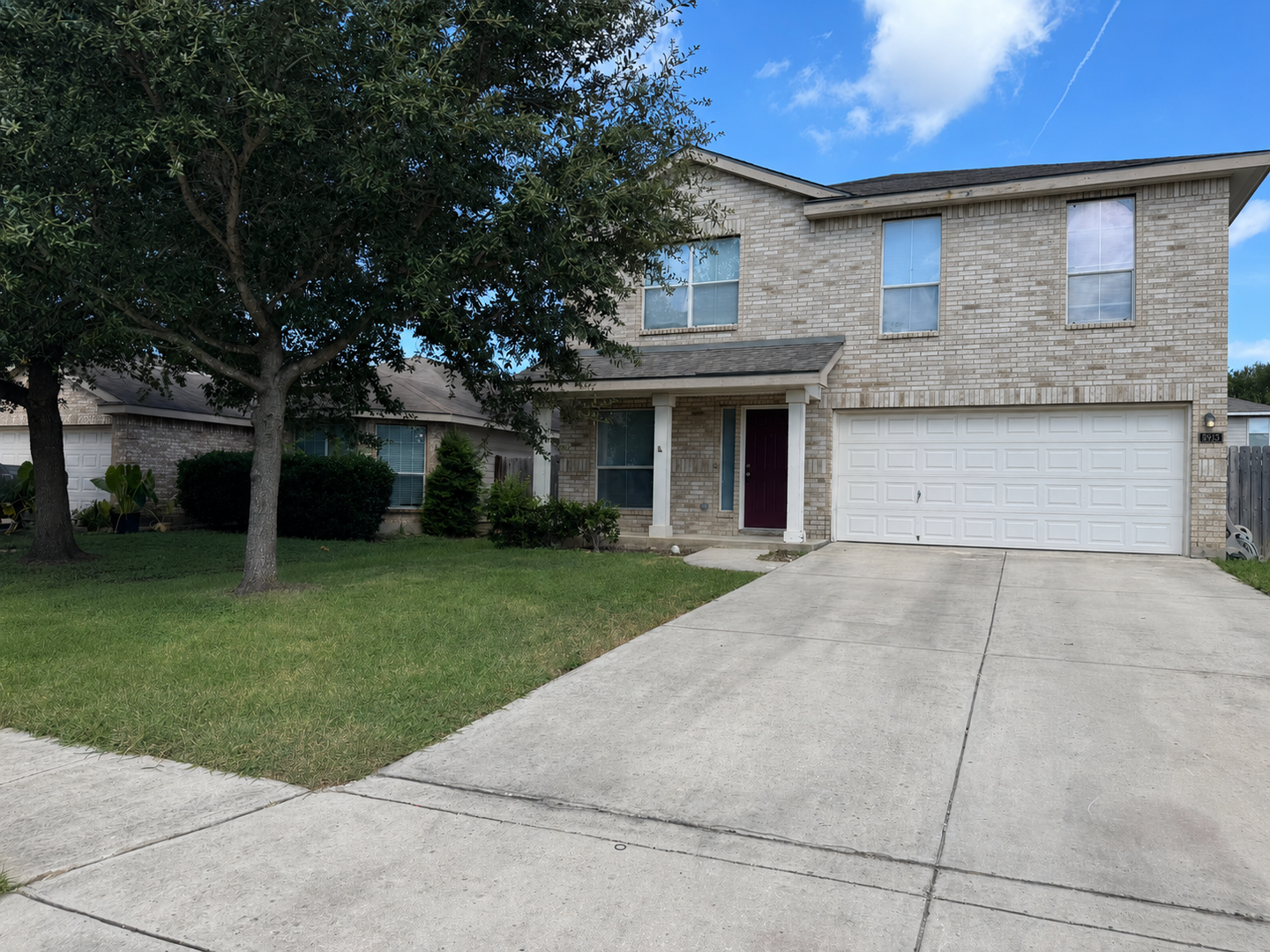 Universal City House: 8943 Walnut Springs