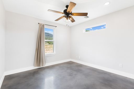 4574 Bump Gate Rd, Pipe Creek, TX 78063