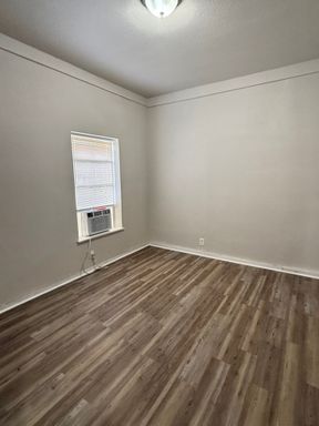 206 E. Sabine, Victoria, TX 77901