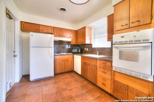 3223 Oakleaf Dr, San Antonio, TX 78209