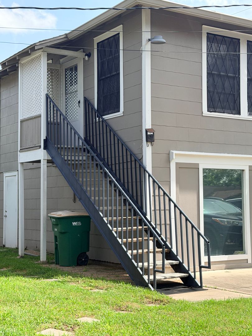 Victoria House: 110 Lantana Apt. B