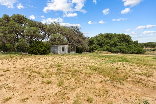 4574 Bump Gate Rd, Pipe Creek, TX 78063